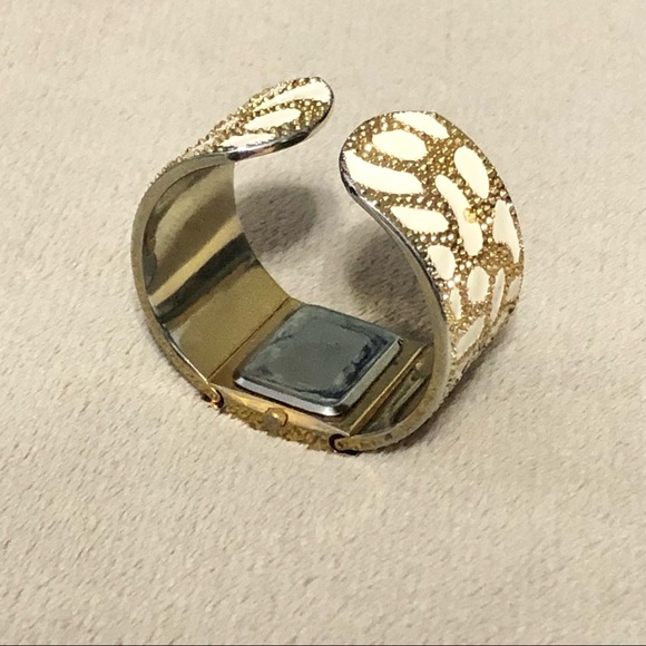 ✨2/$7✨ Watch: Cuff Watch, NO Extra Links or Battery 🛍 Bundle Me! - Picture 2 of 5